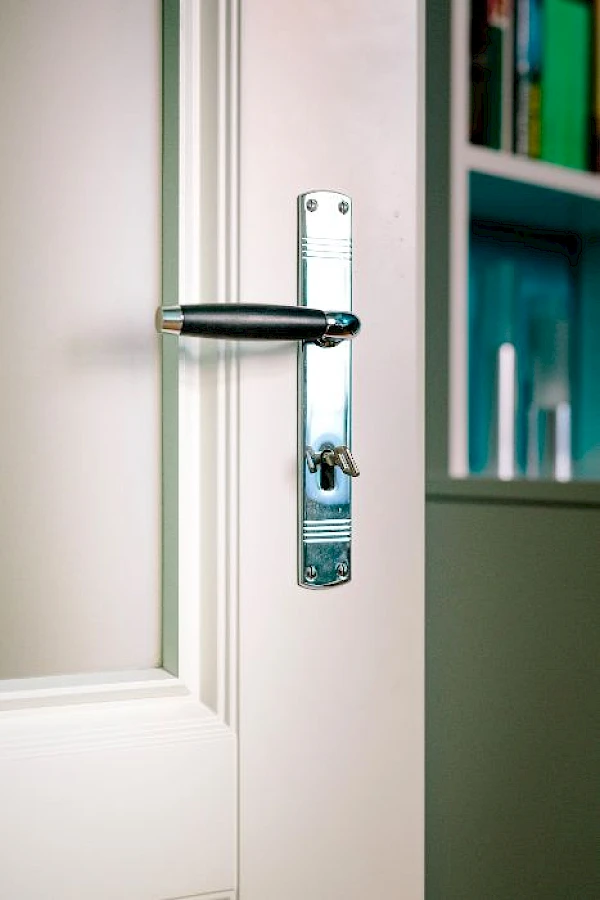 Altbautüren mit kassetierter Laibung - img_1941.jpg